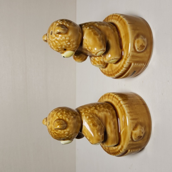 Vintage Algonquin Park Ont Bear salt and pepper shakers - Picture 2 of 8